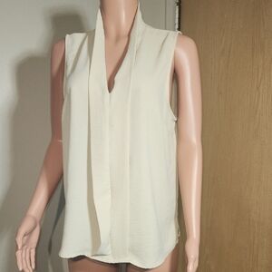 Timing Cream Sleeveless Blouse with V-Neck